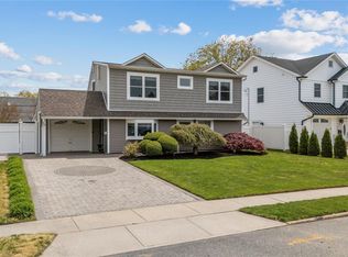 35 Martin Ln, Westbury, NY 11590