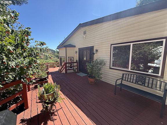 4th image of 17053 Eastwood Ln