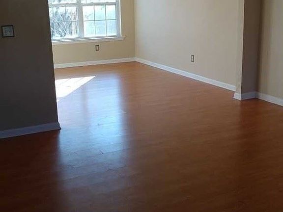 4th image of 418 Kara Ln