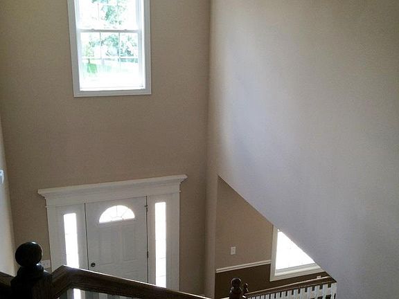 3rd image of 211 Windsor Dr