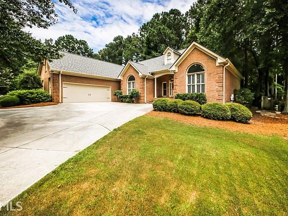 2nd image of 403 Magnolia Ct