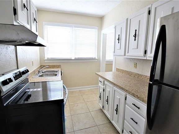 3rd image of 410 E 14th St APT 201