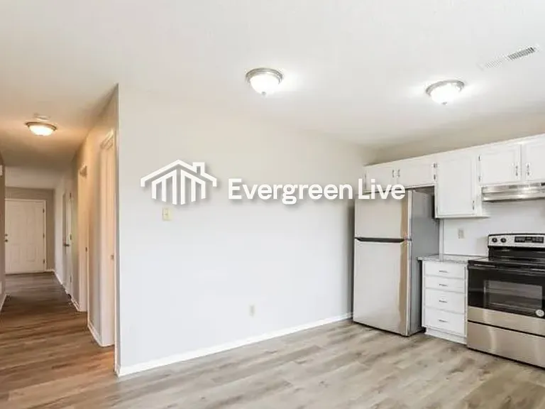902 Johnson Cir — Photo 6