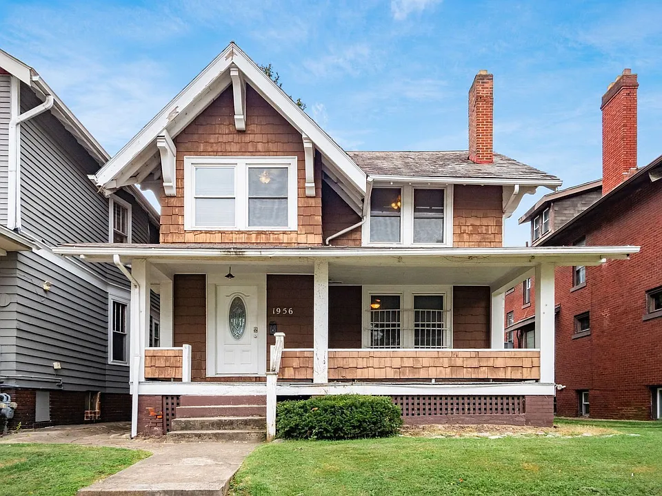 1956 Summit St