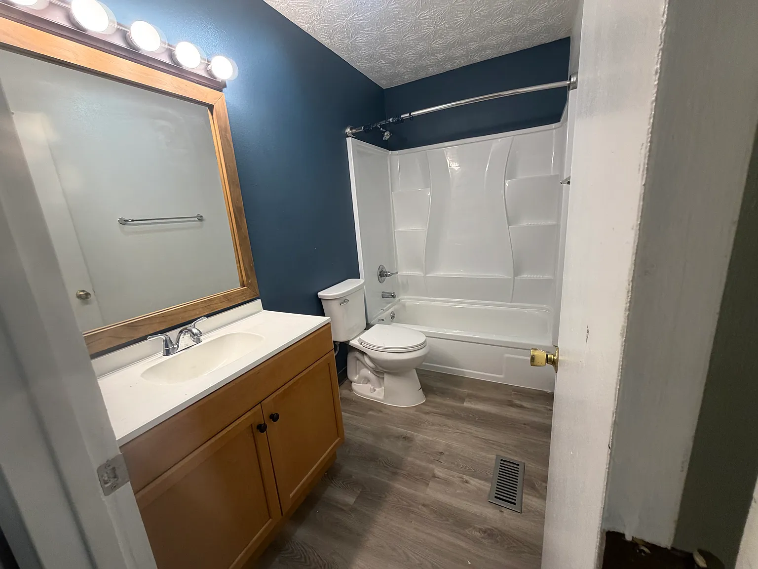 2 bed, 950 sqft, $1,750 — Photo 4