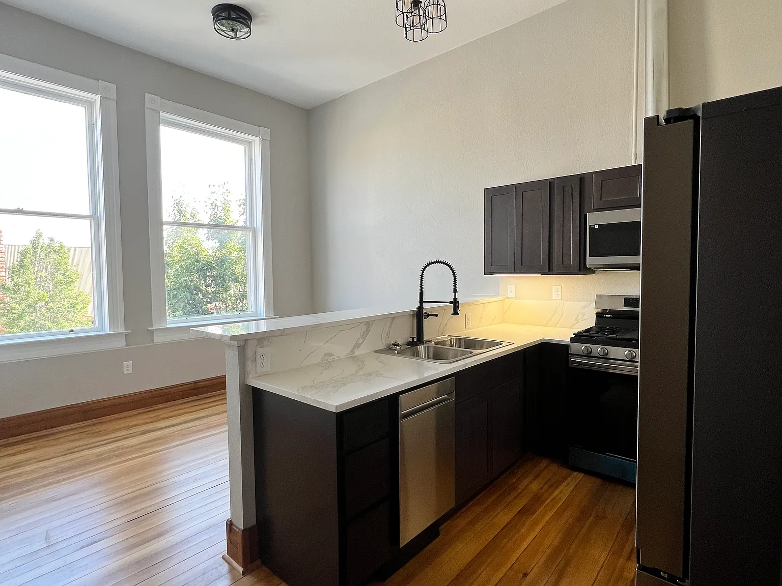 1 bed, 658 sqft, $1,583 — Photo 2