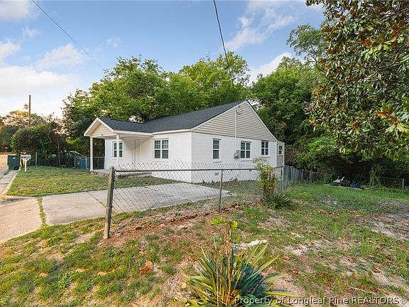 3rd image of 816 Silk Ln