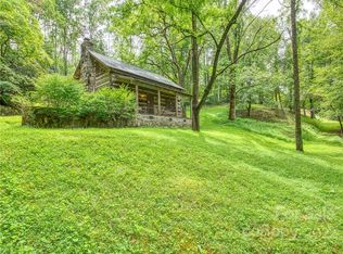 326 Old Soco Rd, Whittier, NC 28789