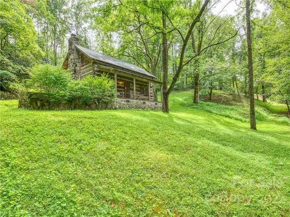 326 Old Soco Rd, Whittier, NC 28789
