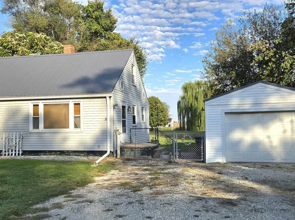 5 Willow Ct, Canton, IL 61520