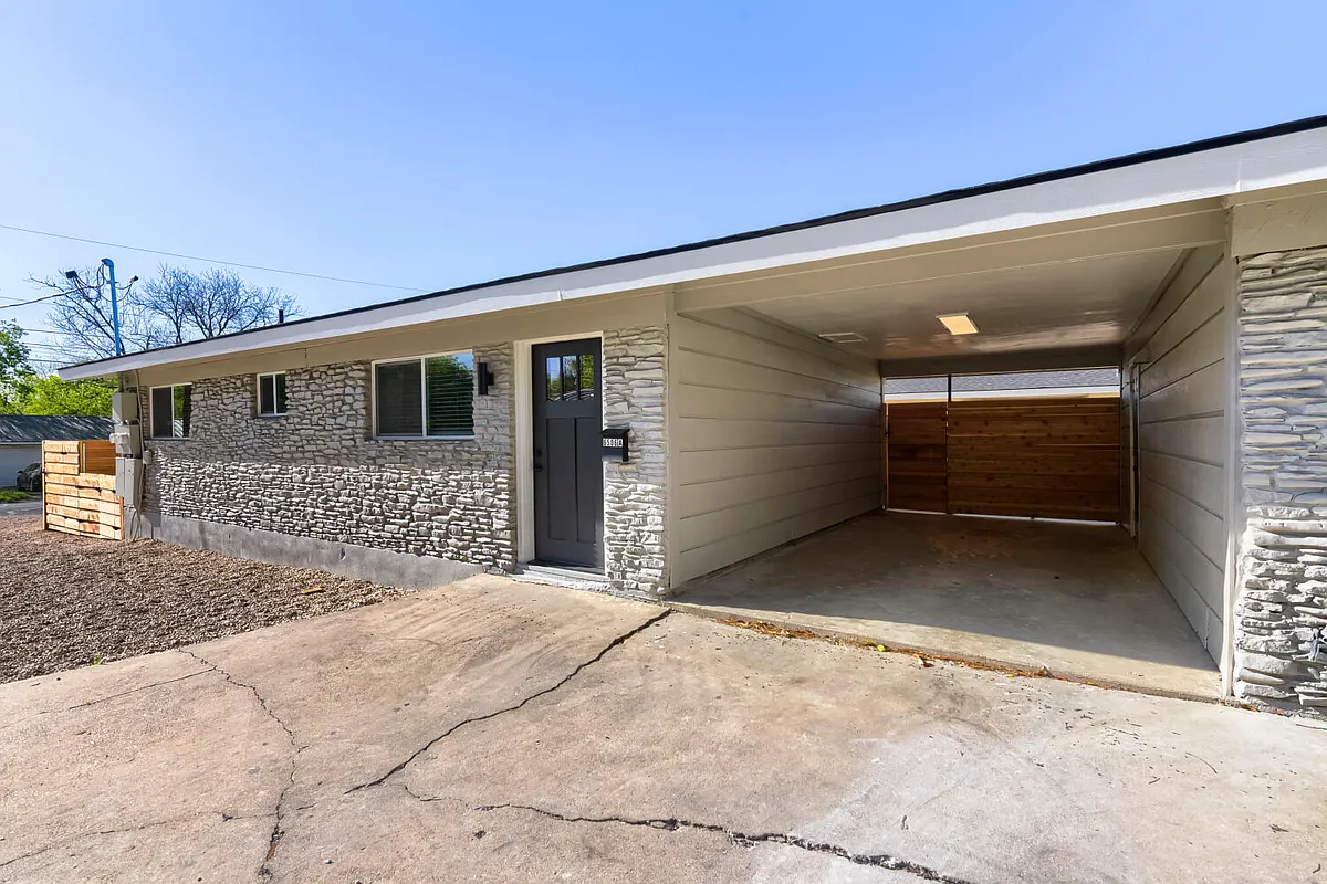 Building Photo - 6506 Hickman Ave #A
