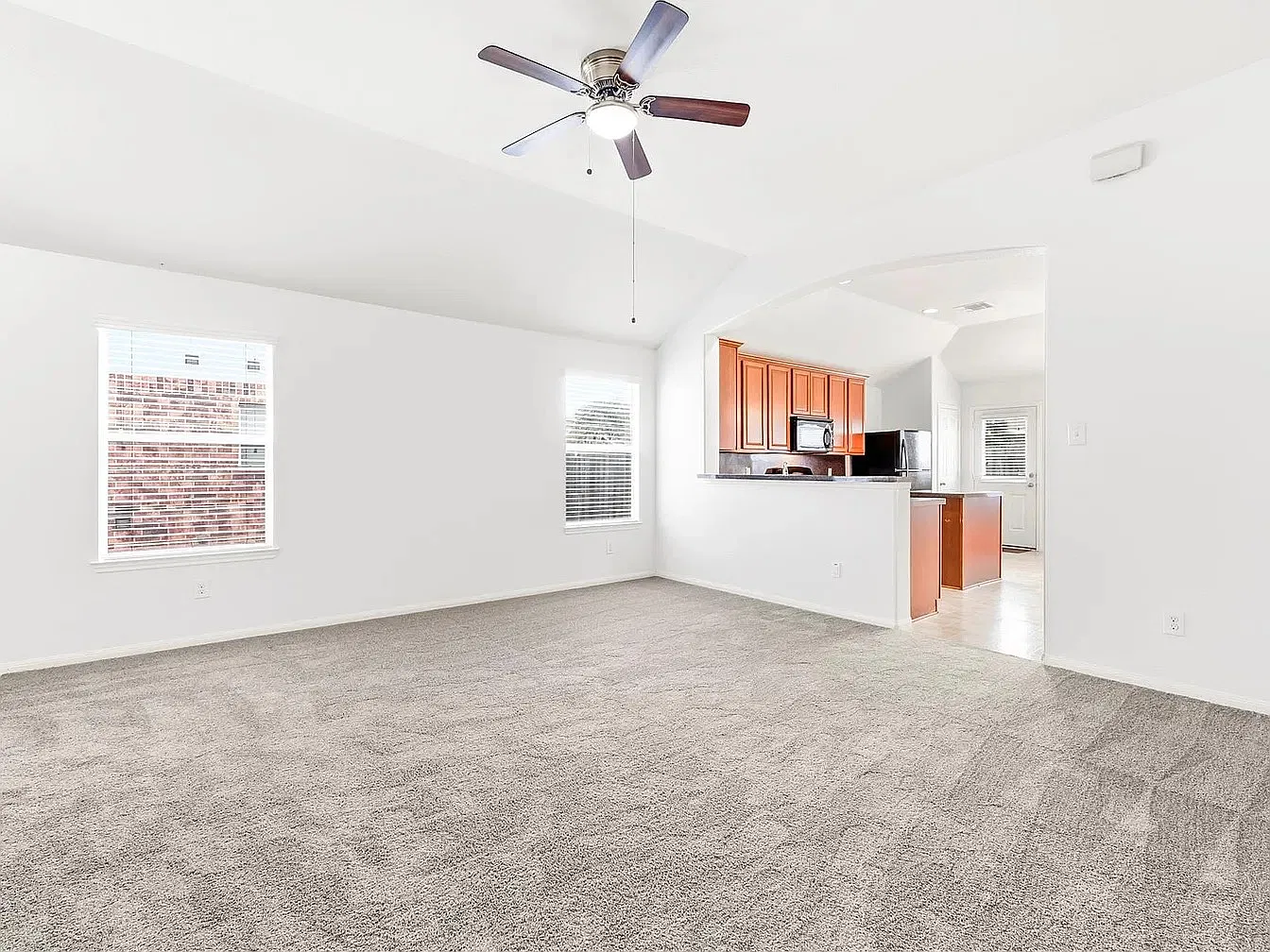 3 bed, 1368 sqft, $1,365 — Photo 4