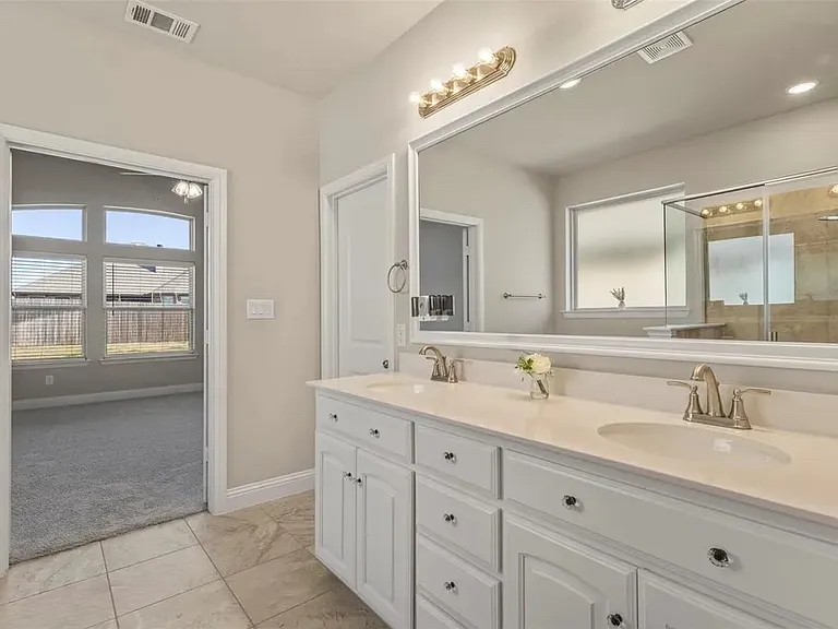 104 Colonial Dr — Photo 7