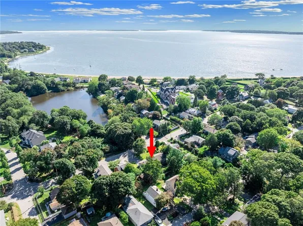 55 Chachapacasset Rd, Barrington, RI 02806