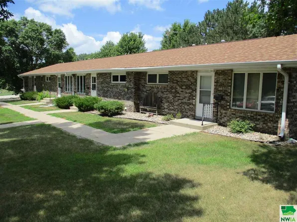 802 Badger Creek Dr, Ida Grove, IA 51445