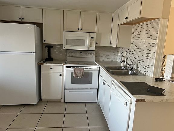4th image of 2510 SE 16th Pl #1