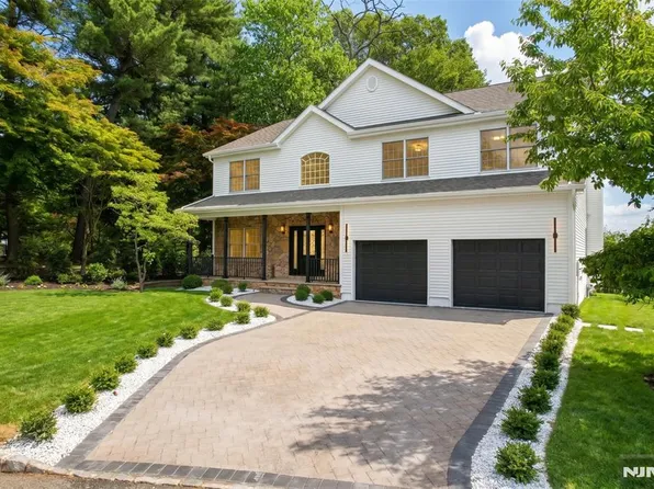 3 Chappy Ct, Westwood, NJ 07675