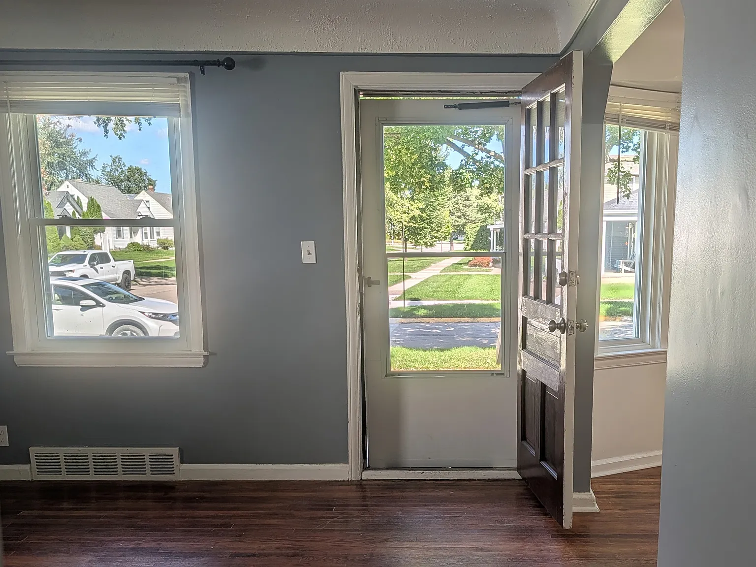 2 bed, 1200 sqft, $1,700 — Photo 2