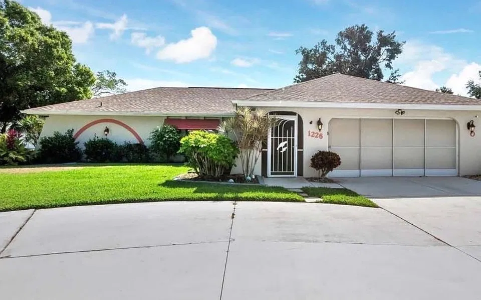 1226 Waterside Ln