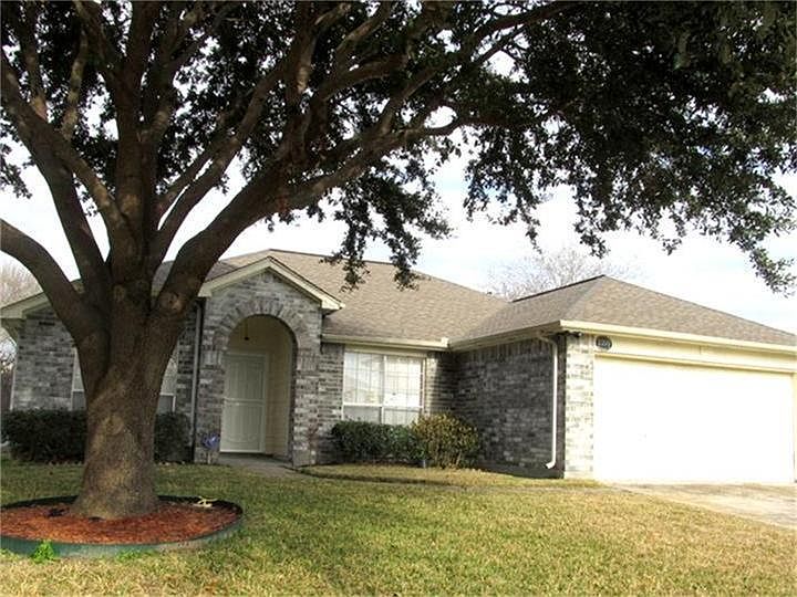 1st image of 2210 Denridge Dr