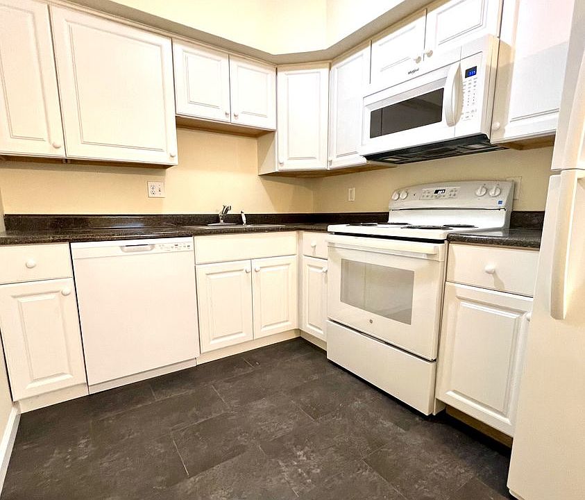 1st image of 246-247 Washington Pl #246
