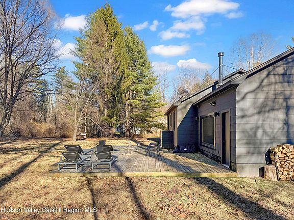 4th image of 22 Riseley Road