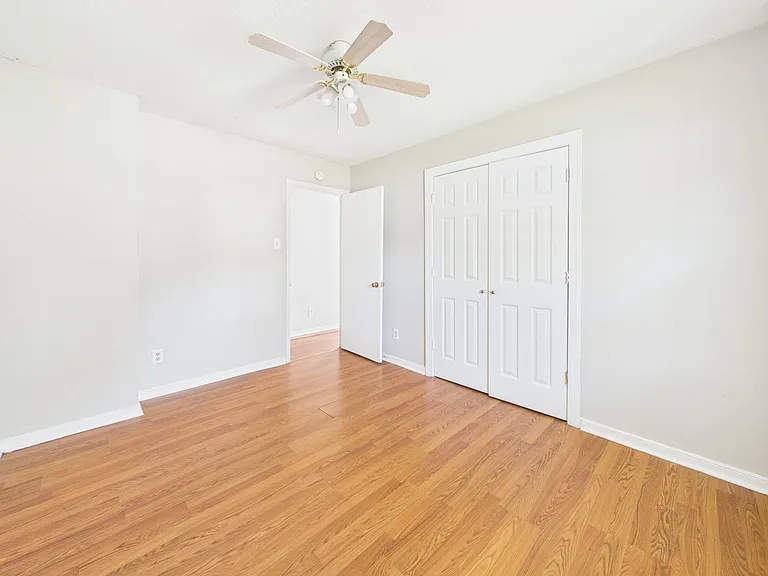835 Winnetka Ave — Photo 12