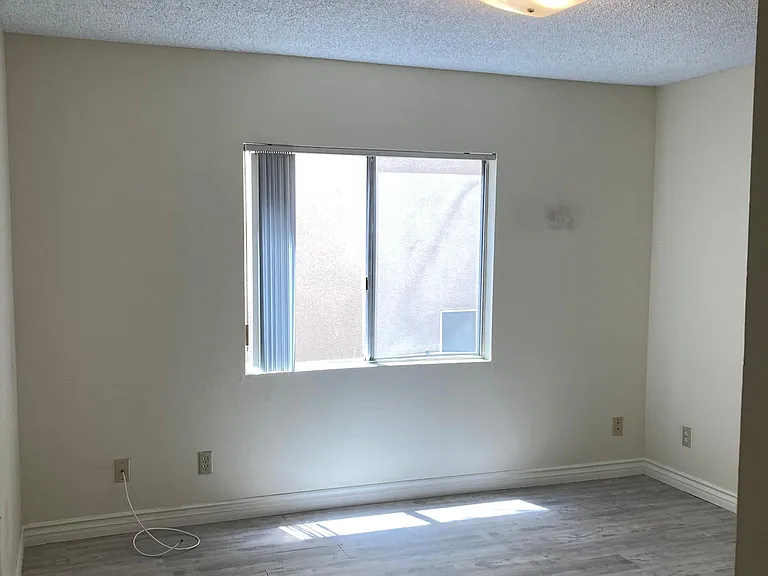 1924 Pelham Ave #202 — Photo 6