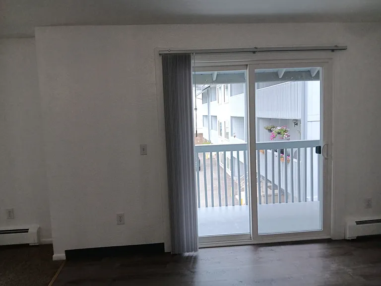 Eagle Crest Manor — Photo 8