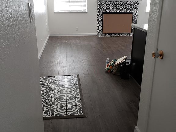 3rd image of 5550 Thornwood Dr