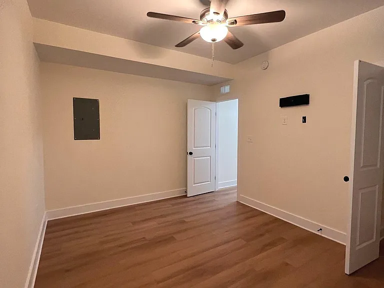 113 W North St #100 — Photo 12