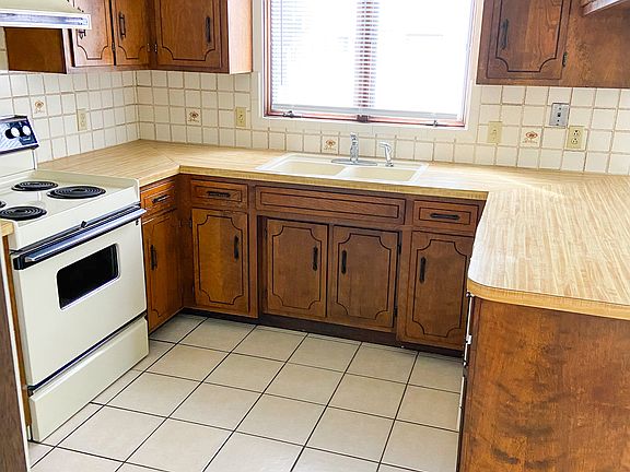 4th image of 3015 Aspen Dr APT 127