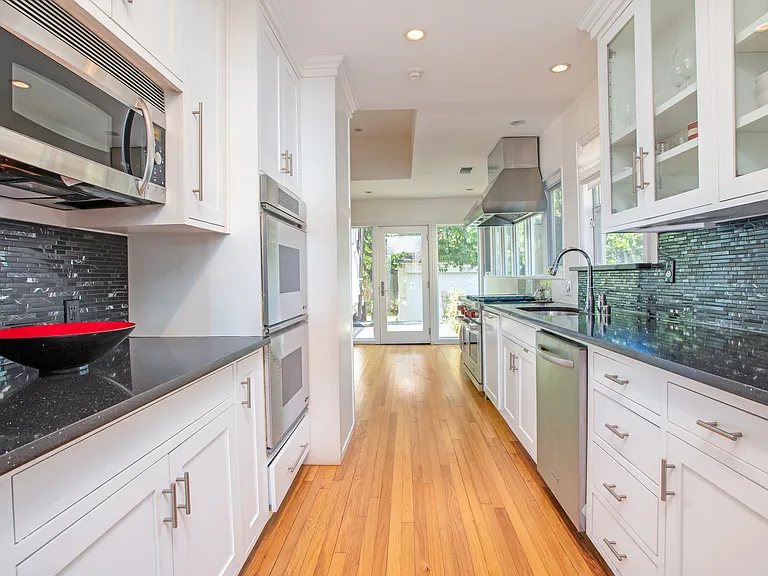4641 Belclaire Ave — Photo 8