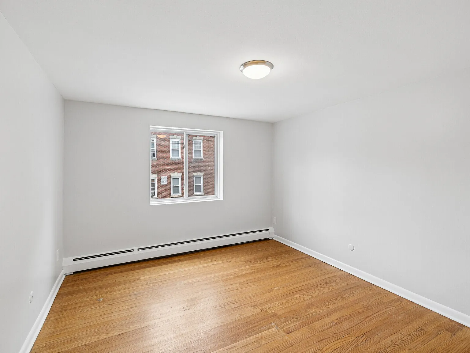 2 bed, 700 sqft, $1,800 — Photo 1