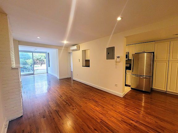 3rd image of 161 W 95th St