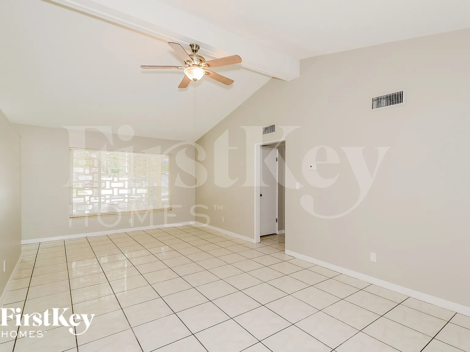 3 bed, 2.0 bath, 1768 sqft, $2,620 — Photo 2