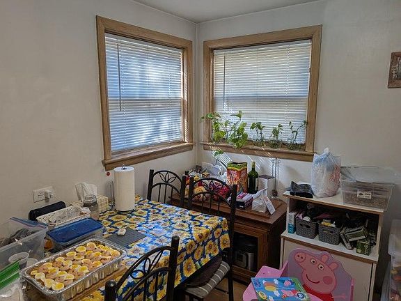 4th image of 6100 W Montrose Ave