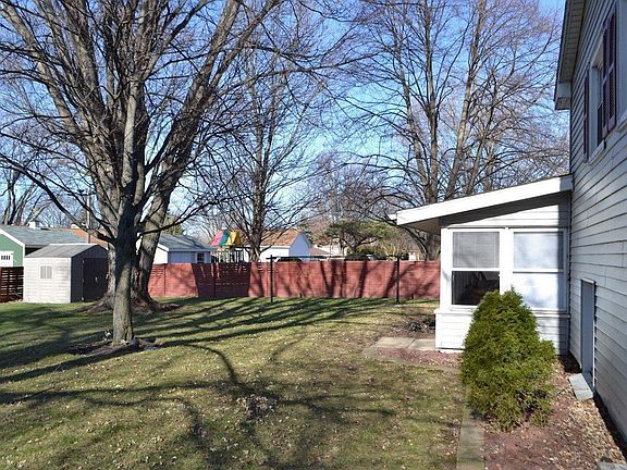 4th image of 2707 Sweetbriar Dr