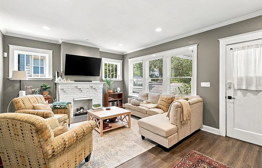 2 bed, 1.0 bath, 1472 sqft, $2,800 — Photo 2