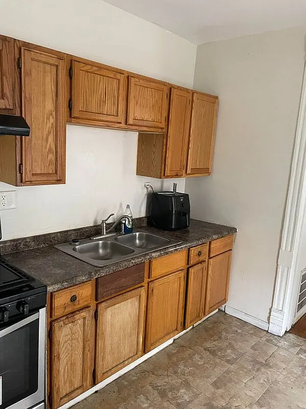 2 bed, 1.0 bath, 750 sqft, $1,300 — Photo 1