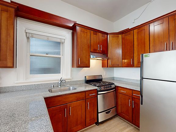 5th image of 1560 Sacramento St APT 109