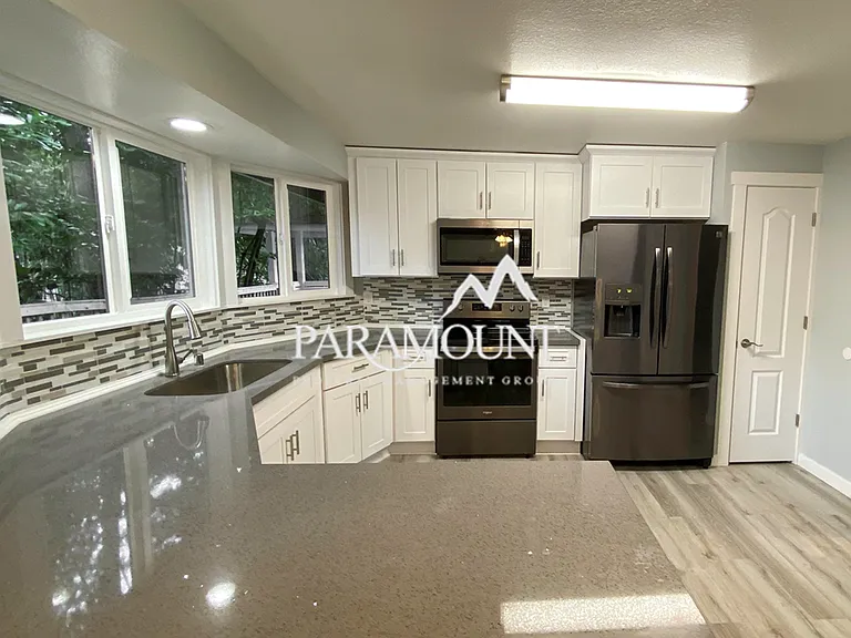 6321 Rest Pl NE — Photo 8