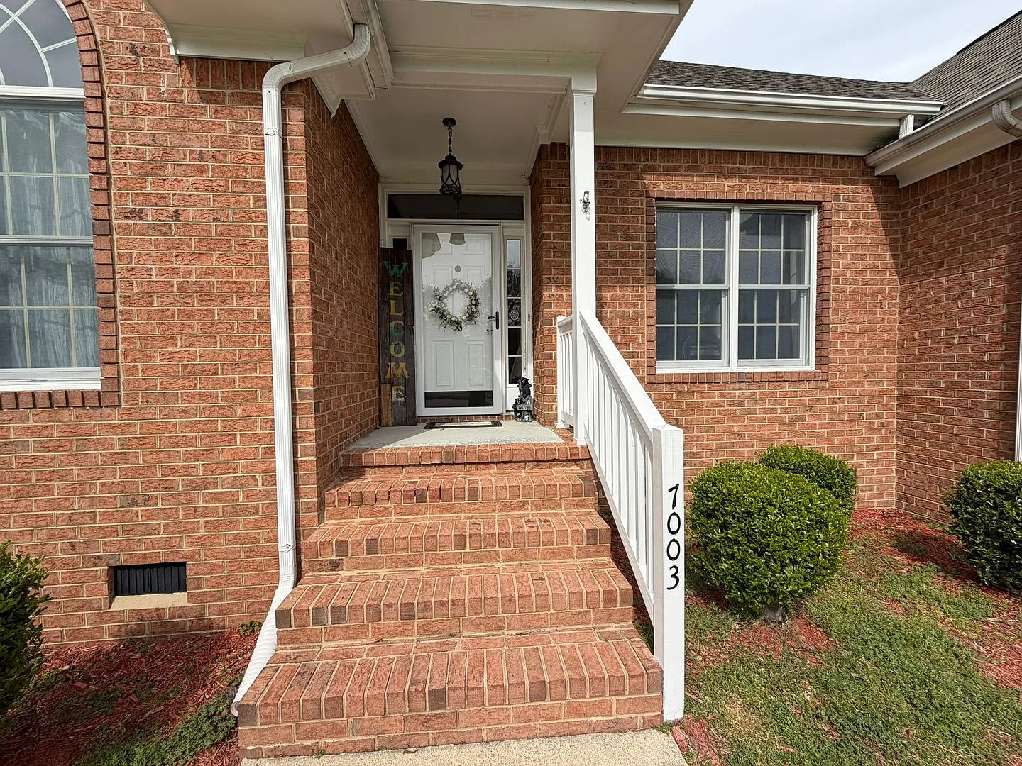 4 Bed / 2.5 Bath Single Family Home — Photo 2