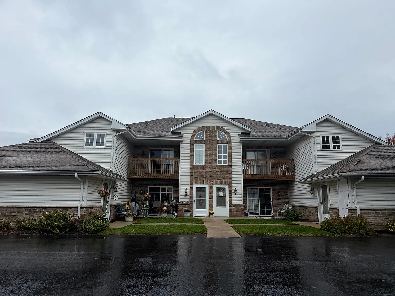 2 bed, 1200 sqft, $2,000 — Photo 1