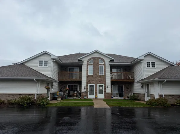 1338 Hillwood Blvd APT 8, Pewaukee, WI 53072