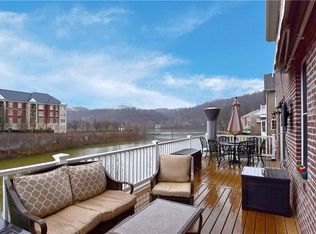 111 Chapel Harbor Dr, Pittsburgh, PA