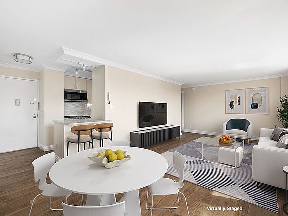 4th image of 555 Main St APT 1608