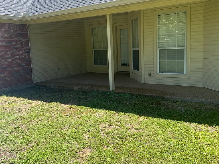 823 Crested Butte Dr — Photo 2