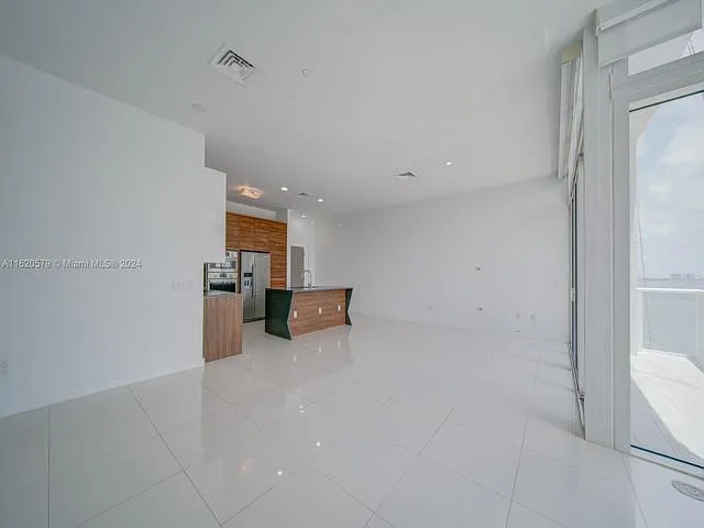 601 NE 27th St — Photo 8
