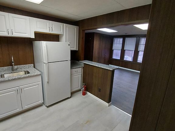4th image of 9735 Joseph Campau St APT 6